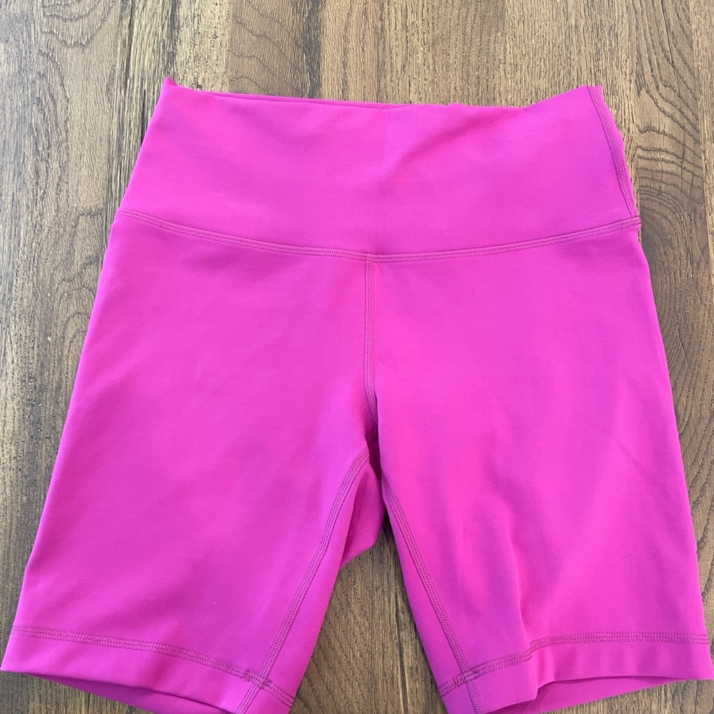 lululemon Wunder Train High Rise Shorts - Ripened Raspberry size 8 - Picture 3 of 4